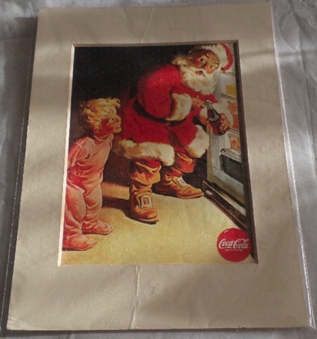 P09261-1 € 5,00 coca cola kaart 18 x 24 cm kerstman bij koelkast.jpeg